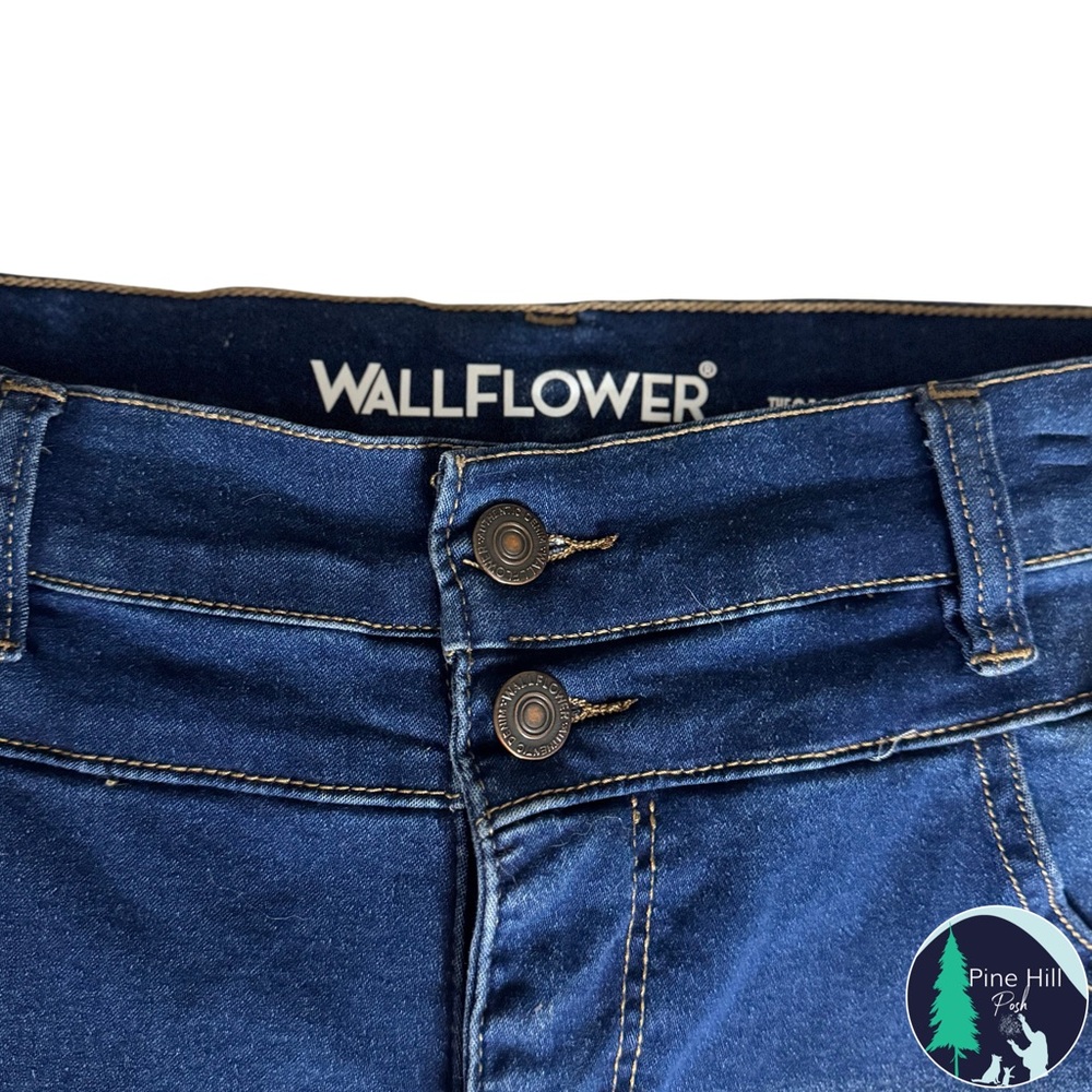 Wallflower Denim Shorts Womens 18 Sassy High Rise Rolled Cuff Dark Wash Stretch - Picture 3 of 8